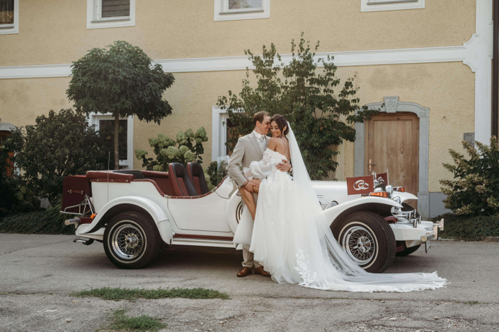 taxilinz-manuela-moertl-oldtimer-hochzeiten-linz