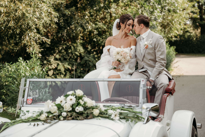 taxilinz-manuela-moertl-oldtimer-hochzeiten-linz