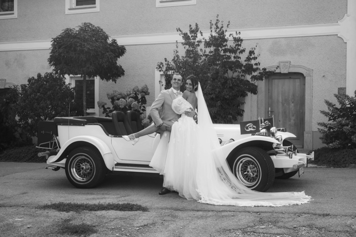 taxilinz-manuela-moertl-oldtimer-hochzeiten-linz